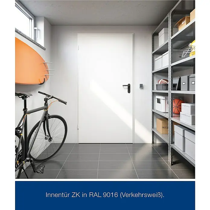 Hörmann ZK-Element - 87,5 x 187,5 cm, DIN Anschlag: Links, Verkehrsweiß - Weisse Innentür ZK in RAL 9016 (Verkehrsweiß) in einer Garage mit Fahrrad und Regalen.