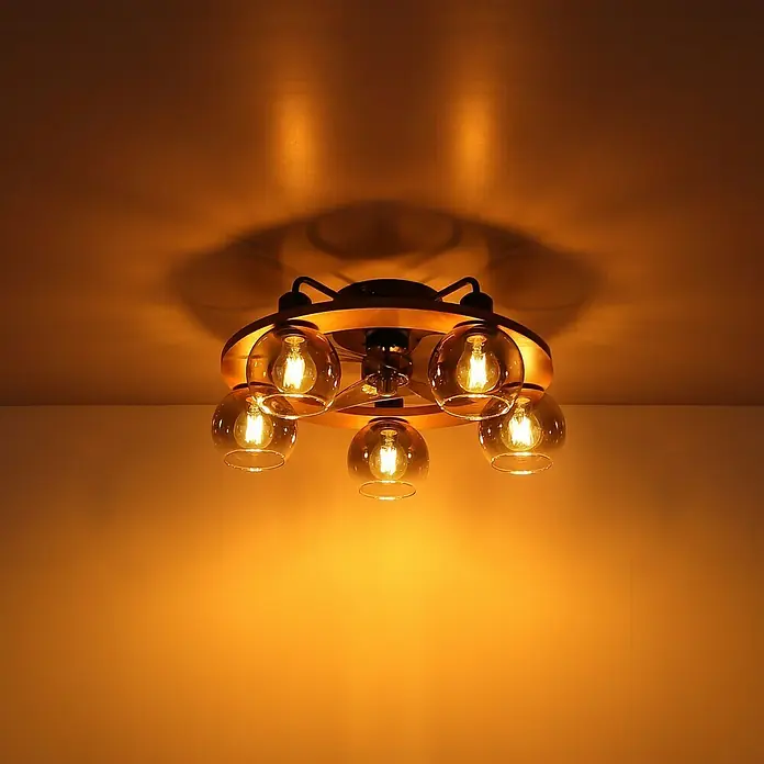 Globo Deckenventilator Narina - Rauchglas, 55 cm, 40 W - Holzdeckenleuchte mit fünf Glaskugeln, die ein warmes, einladendes Licht verbreitet und eine gemütliche Atmosphäre schafft.