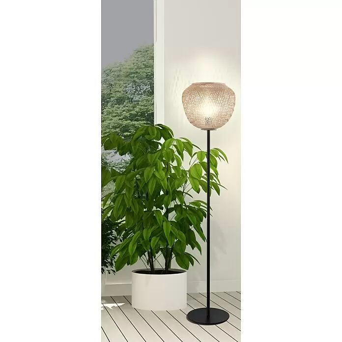 Eglo Lámpara de pie Dembleby - 40 W, Altura: 150 cm, Marrón, E27 - Lámpara de pie con pantalla de material natural trenado y base negra, que proporciona luz ambiental junto a una planta interior.