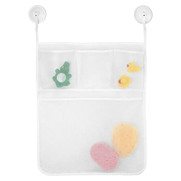 Inofix Cesta de baño - 38 x 430 x 640 mm, Blanco - Un organizador de baño de malla blanca con ventosas, que contiene juguetes como patos de goma y esponjas, ideal para el almacenamiento del baño.