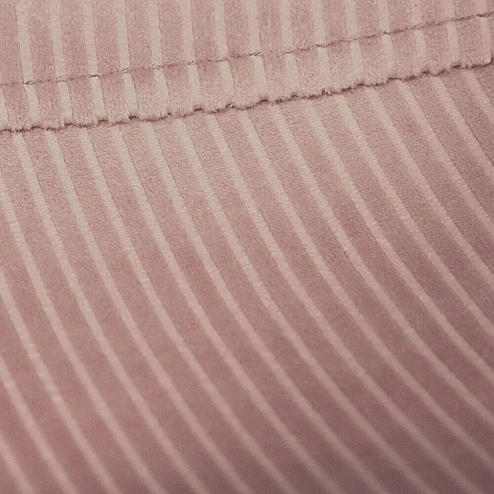 Silla Giulia - Rosa, 4 pzs. - Primer plano de un textil a rayas en tonos rosados suaves, mostrando una superficie suave y táctil.
