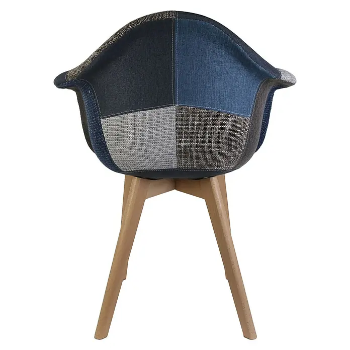 Home Deco Factory Silla butaca Patchwork - Azul/Gris, 2 pzs. - Vista posterior de una silla patchwork con telas azules y grises y patas de madera clara, mostrando un diseño moderno y acogedor.