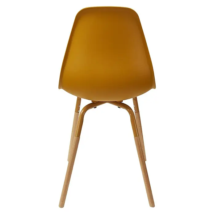 Silla Phenix - Mostaza, 4 pzs. - Primer plano de una silla amarilla mostaza con patas de madera y conectores metálicos, que muestra un diseño moderno y minimalista.