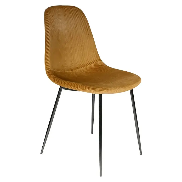 Silla Giulia - Mostaza, 4 pzs. - Primer plano de una cómoda silla de pana con elegantes patas de metal sobre un fondo negro.