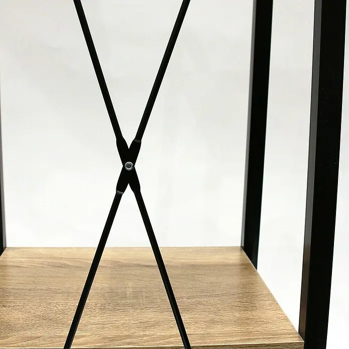 Estantería de madera Bristot Indus - L x An x Al: 32 x 34 x 148 cm, Negro - Vista detallada de una estantería con estante de madera y estructura de metal negro, que muestra un diseño moderno.