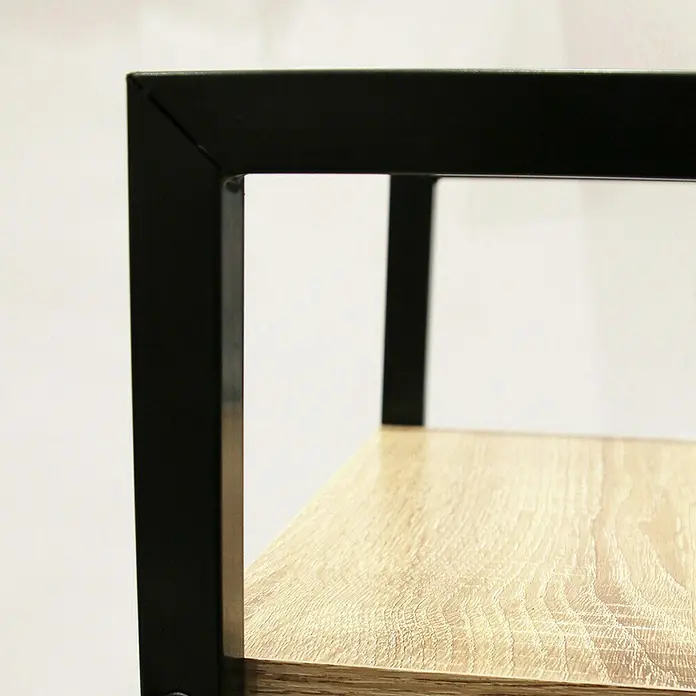 Estantería de madera Bristot Indus - L x An x Al: 32 x 34 x 148 cm, Negro - Primer plano de una estantería con estructura metálica negra y tablero de madera clara, que muestra diseño moderno y funcionalidad.