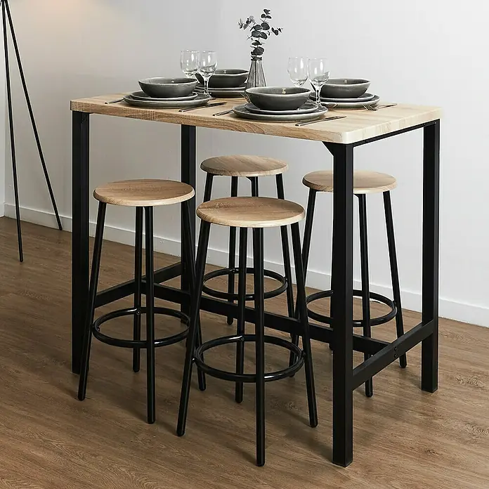 Home Deco Factory Mesa alta con taburetes Loka - L x An x Al: 60 x 100 x 86 cm, Marrón/Negro - Una mesa de comedor alta con cuatro taburetes de bar, ideal para cocinas o comedores modernos. El conjunto presenta un diseño minimalista.