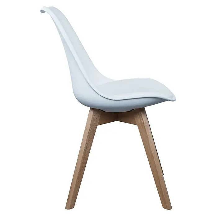 Silla Copenhague - Blanco, 4 pzs. - Imagen de una silla blanca moderna con patas de madera sobre un fondo negro. Diseño elegante que combina funcionalidad y estilo.