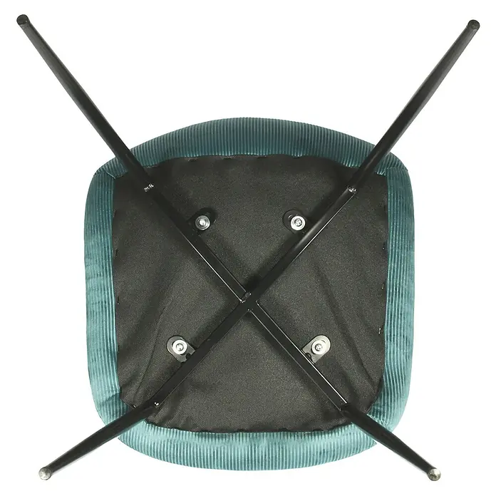 Silla Giulia - Azul, 4 pzs. - Vista inferior de una silla de pana verde con patas de metal negro, la silla se representa sobre un fondo negro.