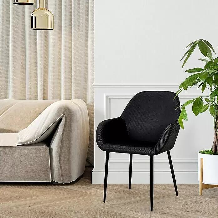 Silla butaca Giulia - Negro, 2 pzs. - Sillón negro con tapicería acanalada y patas negras en un espacio moderno.
