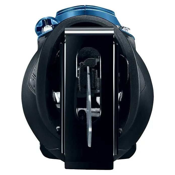Bosch Professional Säbelsäge GSA 1100 E - 1.100 W, 2.700 /min - Detailaufnahme eines schwarzen Produkts mit blauen Akzenten und einer Metallschnalle, das Design und Funktionalität vereint.