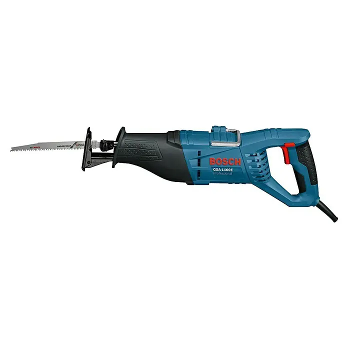 Bosch Professional Sierra de sable GSA 1100 E - 1.100 W, 2.700 /min - Imagen de una sierra de sable Bosch GSA 1100E Professional, con cuerpo azul y empuñadura negra, con la hoja de sierra bien visible.