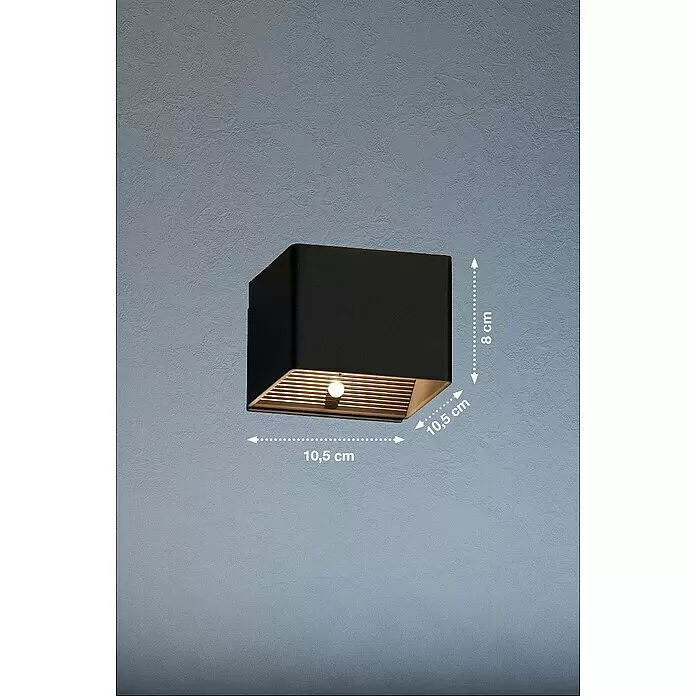FHL easy Magnetic Akku-Wandleuchte - 10,5 x 10,5 x 8 cm, Sandschwarz, Warmweiß, 2 W, IP44 - Kompakte schwarze quadratische Wandleuchte mit Lamelleninterieur und Glühbirne.
