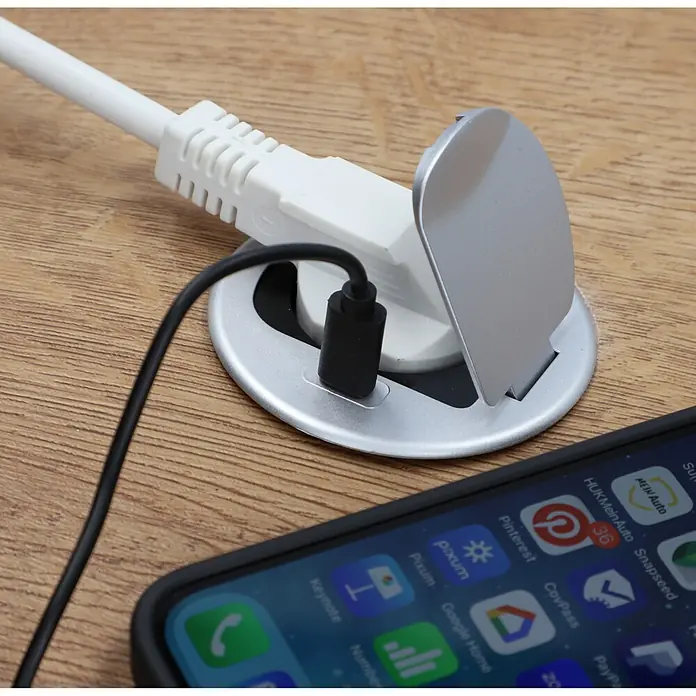 UniTEC Steckdose Tischsteckdose mit USB C - Schwarz, Silber, Kabellänge: 1,5 m - Eine Tischsteckdose mit USB-Anschluss und Ladekabel, ideal für Büros oder Arbeitsbereiche.