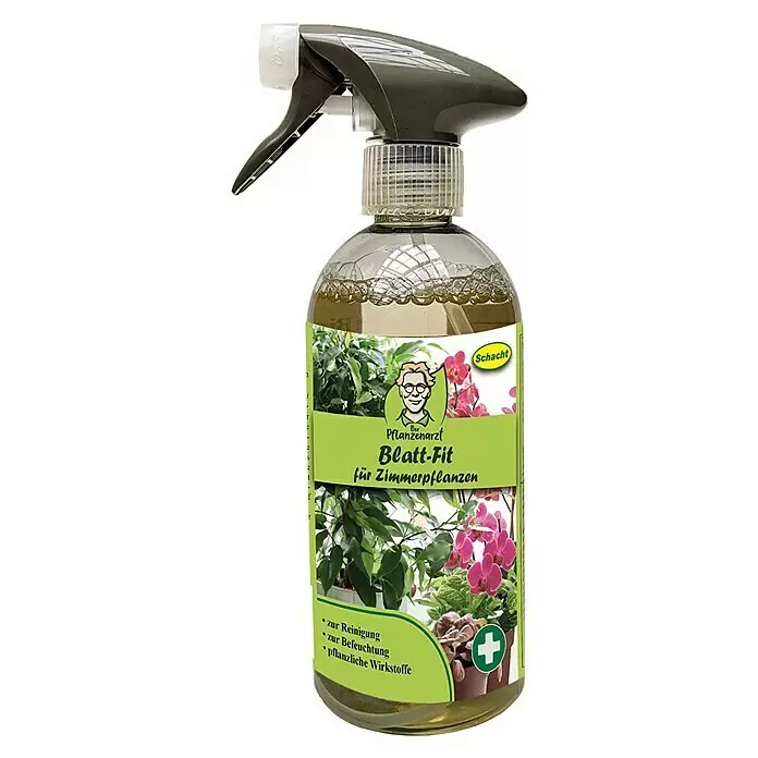 Schacht Pflanzenarzt Pflanzenstärkungsmittel Blatt-Fit - 500 ml - Eine transparente Kunststoff-Sprühflasche mit dunkelgrauem Sprühkopf, enthält ein Pflanzenpflegeprodukt mit grünem Etikett.