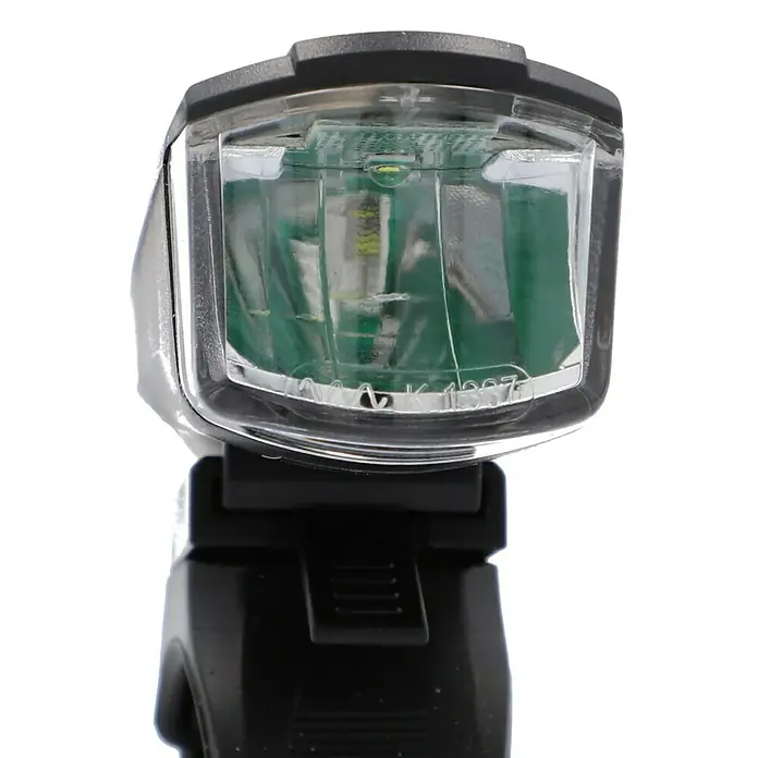 Fischer Fahrradbeleuchtungs-Set LUMOZ 20 - LED, Schwarz - Nahaufnahme einer Fahrradlampe mit transparentem Gehäuse, das die interne LED-Technologie zeigt. Perfekt für sicheres Fahren bei Dunkelheit.