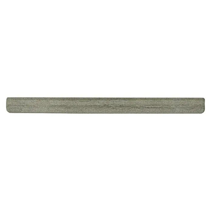 Moldura decorativa rústica Gris medium - 5 x 60 x 5 cm, Gris medium - Primer plano de un rodillo de microfibra gris, ideal para una aplicación de pintura suave y uniforme en proyectos de renovación.