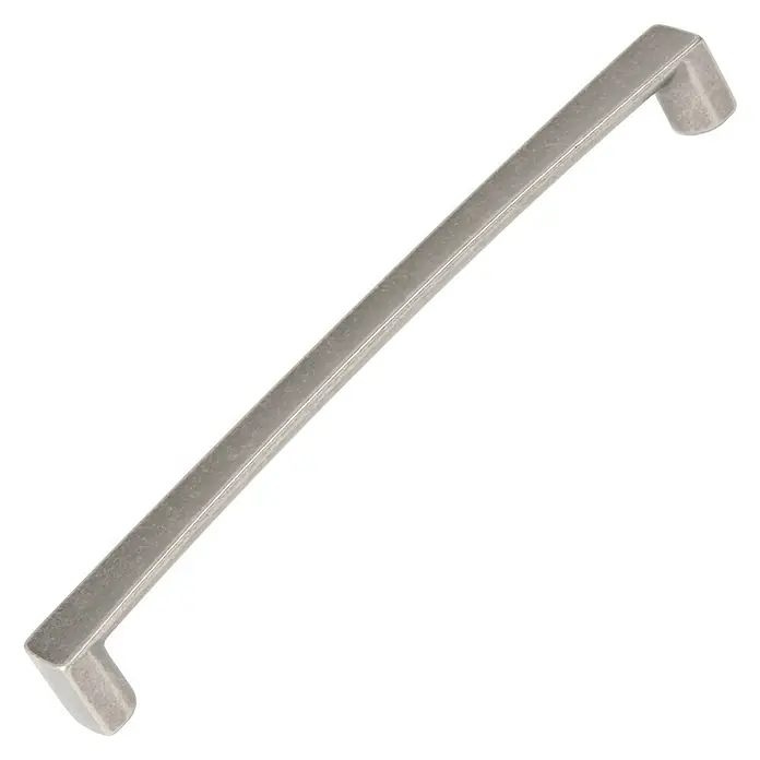 Nesu Tirador para muebles 895030 - L x An x Al: 10,8 x 1,4 x 2,2 cm, Acero, 160 mm - Primer plano de un elegante tirador de armario de color plateado con líneas limpias y un diseño moderno sobre un fondo neutro.