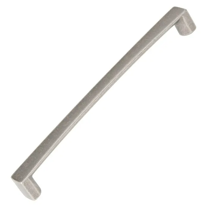 Nesu Tirador para muebles 895830 - L x An x Al: 14 x 1,4 x 2,2 cm, Acero, 128 mm - Primer plano de un tirador de armario de color plateado con líneas rectas y extremos redondeados sobre un fondo blanco.