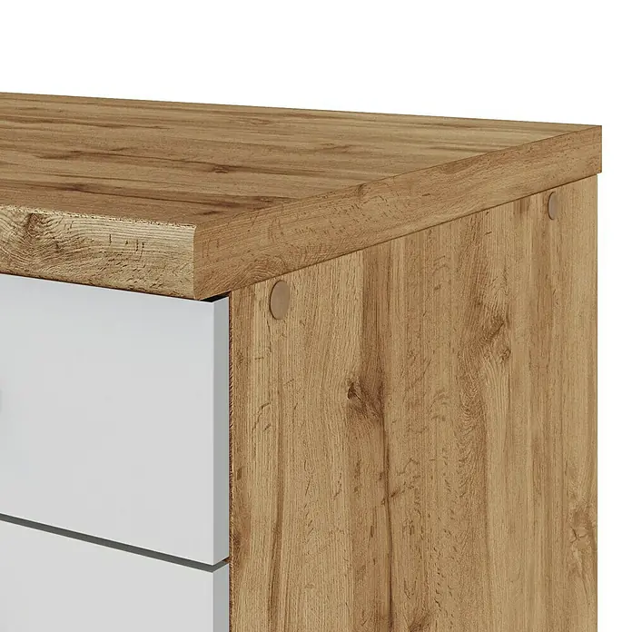 Held Möbel Küchenzeile Barolo Typ 1 - Breite: 210 cm, Weiß, Farbe Korpus: Wotaneiche, Mit Elektrogeräten - Nahaufnahme einer Kommode mit weißen Schubladen und einer Holzplatte. Das Möbelstück hat eine robuste und stilvolle Ausstrahlung.