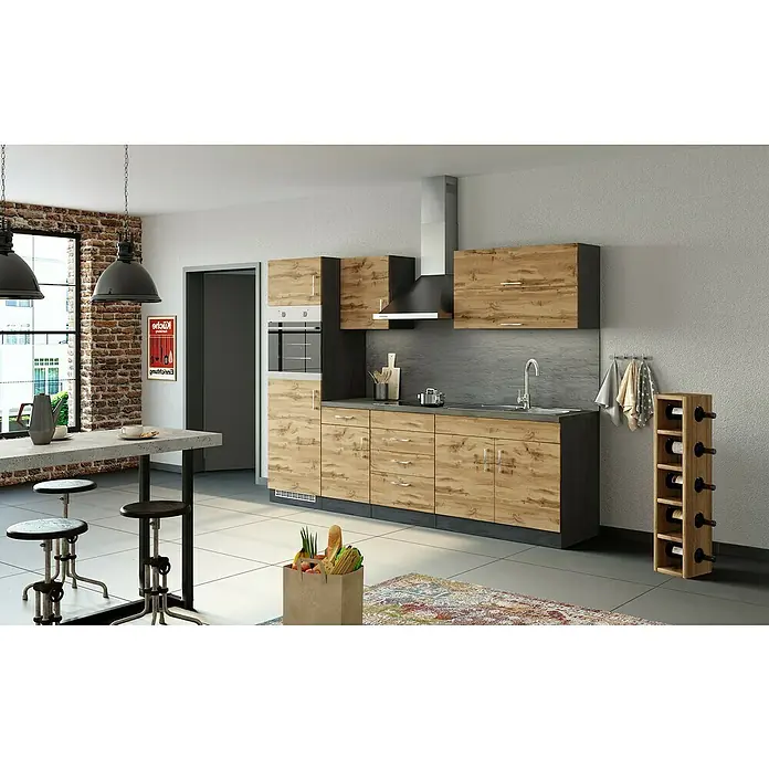 Held Möbel Küchenleerblock Barolo Typ 1 - Breite: 270 cm, Wotaneiche, Farbe Korpus: Graphitgrau, Ohne Elektrogeräte - Moderne Küche mit Holzfronten, grauen Arbeitsplatten und Hängelampen über einem Esstisch mit Barhockern. Inklusive Weinständer.