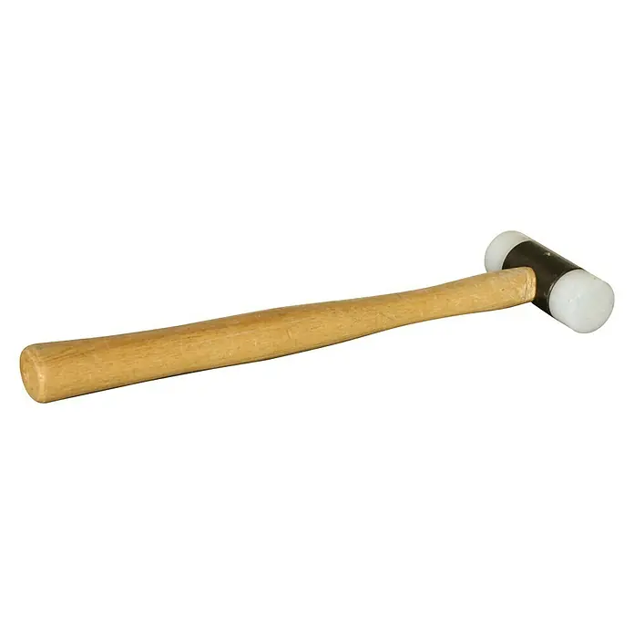 Simonrack Martillo blando - 210 kg, Madera - Un mazo de goma con mango de madera, utilizado para golpes suaves para proteger superficies y moldear materiales con cuidado.