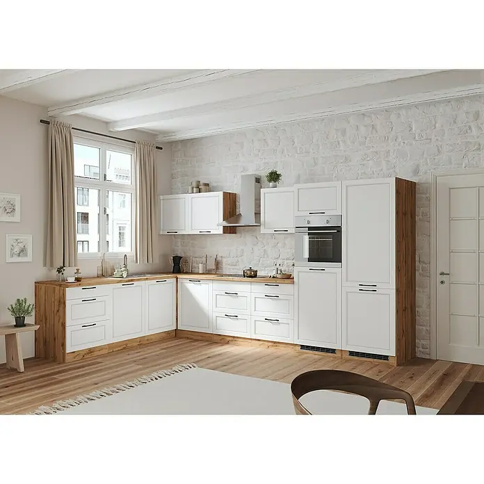 Held Möbel Winkelküche Padua Typ 2 - B x T: 420 x 240 cm, Weiß, Mit Elektrogeräten, Cerankochfeld - Küchenansicht mit weißen Schränken und Holzelementen, die eine helle und moderne Atmosphäre schaffen. Der Raum ist gut beleuchtet und einladend.