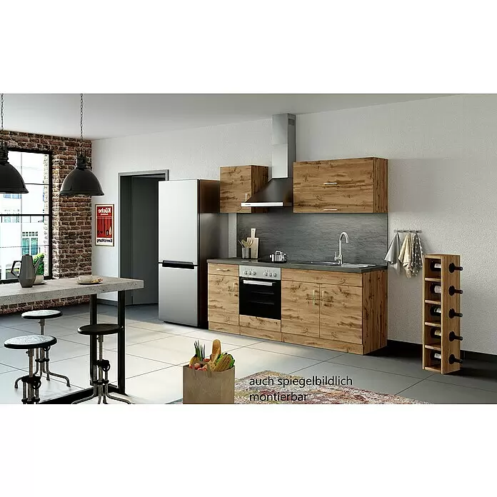 Held Möbel Küchenzeile Barolo Typ 1 - Breite: 210 cm, Wotaneiche, Farbe Korpus: Wotaneiche, Mit Elektrogeräten - Moderne Küche mit Holzoptik-Schränken, grauer Arbeitsplatte, integrierten Geräten und einem Kühlschrank in einem zeitgenössischen Raum.