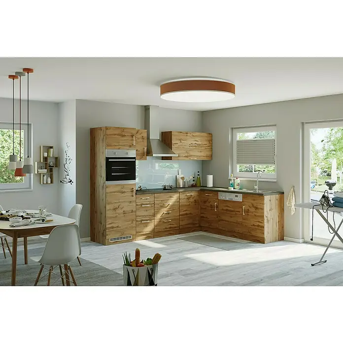 Held Möbel Winkelküche Barolo Typ 8 - B x T: 270 x 210 cm, Wotaneiche, Wotaneiche, Ohne Elektrogeräte - Moderne Küche mit Holzfronten, Esstisch und Stühlen. Hängende Lampen und eine große Deckenleuchte sorgen für angenehmes Licht. Praktisch und stilvoll.