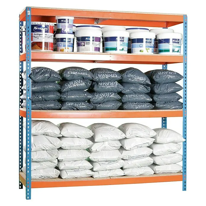Simonrack Simonforte Schwerlastregal Simonforte Chipboard - H x B x T: 200 x 150 x 90 cm, Traglast pro Boden: 600 kg, Anzahl Böden: 4 Stk., Stecken, Blau/Orange - Ein Regal mit Farbbehältern der Marke Bruguer und Säcken mit "Grava Especial", ideal für Bau- und Renovierungsprojekte.