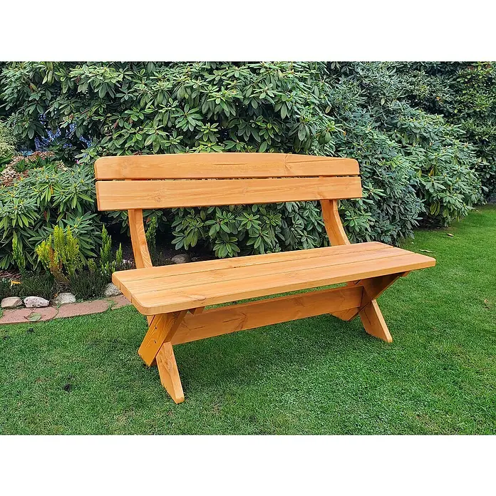 Promadino Gartenbank München - B x T x H: 150 x 70 x 90 cm, Nadelholz, Honigbraun - Eine einladende Holzgartenbank mit Rückenlehne steht auf einem grünen Rasen und lädt zum Verweilen im Garten ein.
