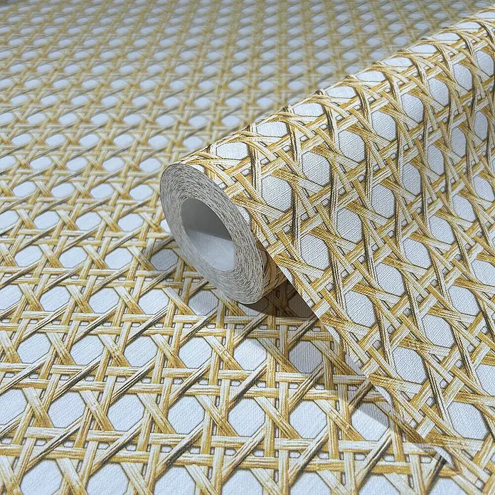 Marburg Struktura Vliestapete Holzgeflecht - Beige, Holzoptik, 10,05 x 0,53 m - Nahaufnahme einer Rolle Rattan-Tapete mit einem komplizierten, gewebten Muster, perfekt um jedem Raum einen Hauch von Textur und Wärme zu verleihen.