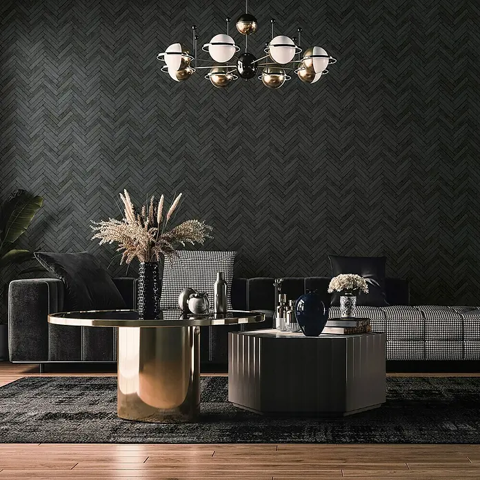 Marburg Struktura Vliestapete Fischgrät - Anthrazit, Steinoptik, 10,05 x 0,53 m - Wohnzimmer mit einem eleganten Couchtisch-Set, bestehend aus einem runden Goldtisch und einem sechseckigen Tisch, unter einem modernen Kronleuchter.