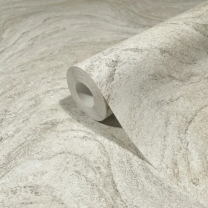 Marburg Struktura Vliestapete Marmoroptik - Grau/Beige, Steinoptik, 10,05 x 0,53 m - Ein Detailaufnahme einer Rolle Vinyltapete mit einem attraktiven Marmormuster in neutralen Farbtönen, die eine moderne und stilvolle Wandgestaltung ermöglicht.