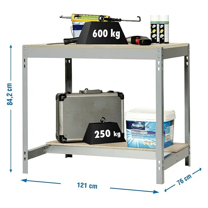 Simonrack Simonwork Banco de trabajo BT0 - L x An: 76 x 121 cm, Altura de trabajo: 84,2 cm, Carga soportada: 600 kg, Gris - Imagen de un robusto banco de trabajo con dos estantes, cargado con pesos y herramientas, perfecto para tareas de taller.