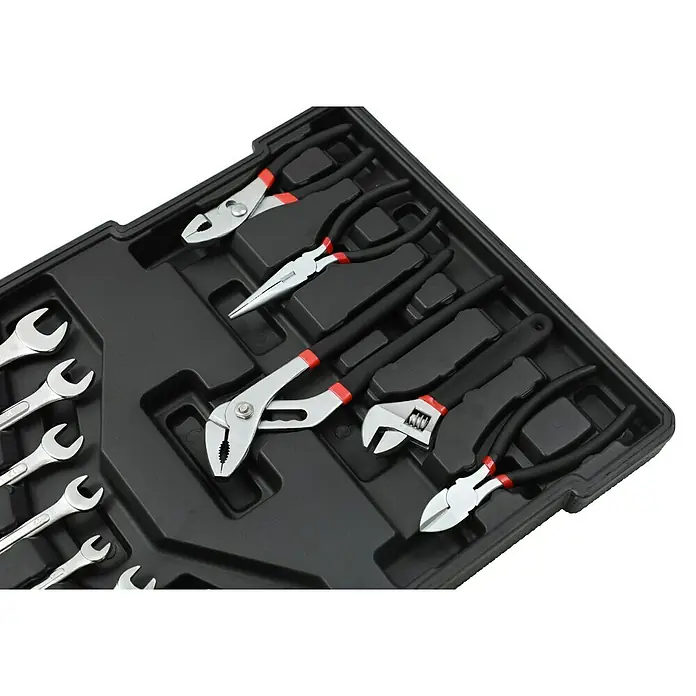 Fulmo Maletín de herramientas - 187 pzs. - La imagen muestra una caja de herramientas con varias llaves, alicates y una llave ajustable, todo bien organizado.
