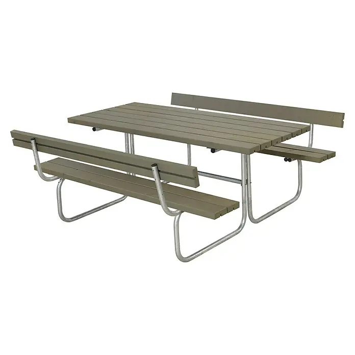 Plus Sitzgruppen-Set Classic - Graubraun, Kiefer/Fichte & Stahl, 6 Personen, mit Rückenlehne - Ansicht eines Picknicktisches mit Tischplatte und Sitzbänken aus Holz und silberfarbenem Metallgestell.