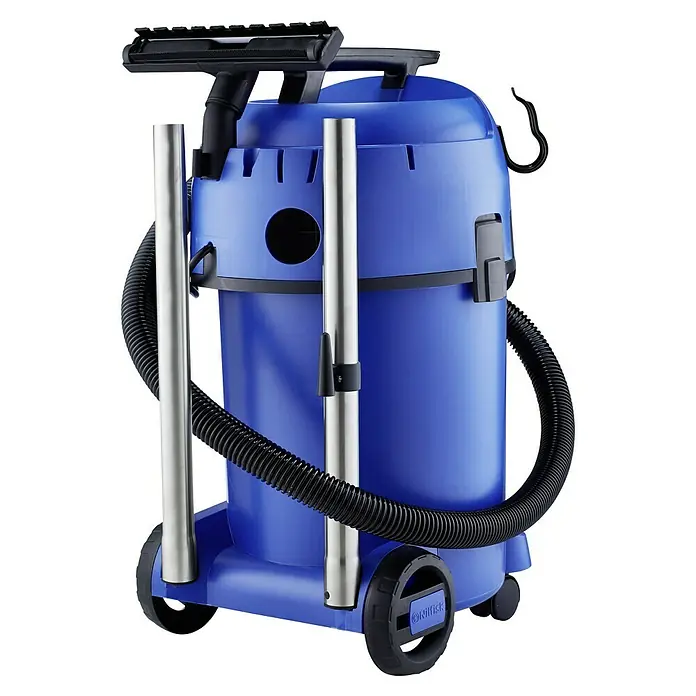 Nilfisk Elektro-Nass- & Trockensauger Multi II 30 T EU - 1.400 W, Behältervolumen: 30 l, Halbautomatisch - Blauer Nass- und Trockensauger mit Rädern, Zubehörhalterungen und schwarzem Schlauch, ideal für Werkstatt und Garage.