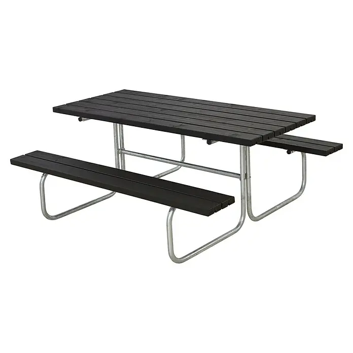 Plus Sitzgruppen-Set Classic - Schwarz, Kiefer/Fichte & Stahl, 6 Personen, ohne Rückenlehne - Dieser Artikel zeigt einen Picknicktisch mit einer dunklen Holzplatte und einer silbernen Metallstruktur. Der Tisch hat auch zwei angebrachte Bänke.