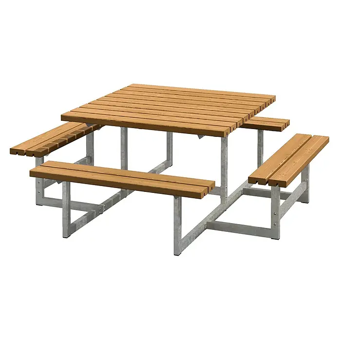 Plus Sitzgruppen-Set Picnic - Teakfarben, Kiefer/Fichte & Stahl, Ohne Rückenlehne - Ein quadratischer Picknicktisch mit Holzplatten und einem stabilen, grauen Metallgestell für den Außenbereich.