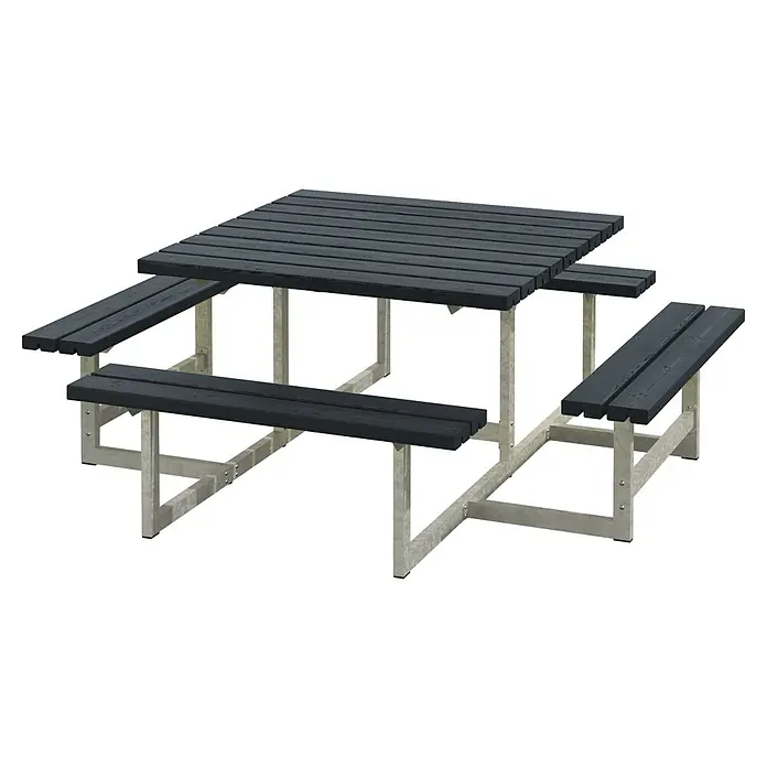 Plus Sitzgruppen-Set Picnic - Schwarz, Kiefer/Fichte & Stahl, Ohne Rückenlehne - Ein quadratischer Picknicktisch mit grauer Tischplatte und passenden Bänken, montiert auf einem stabilen Metallrahmen.