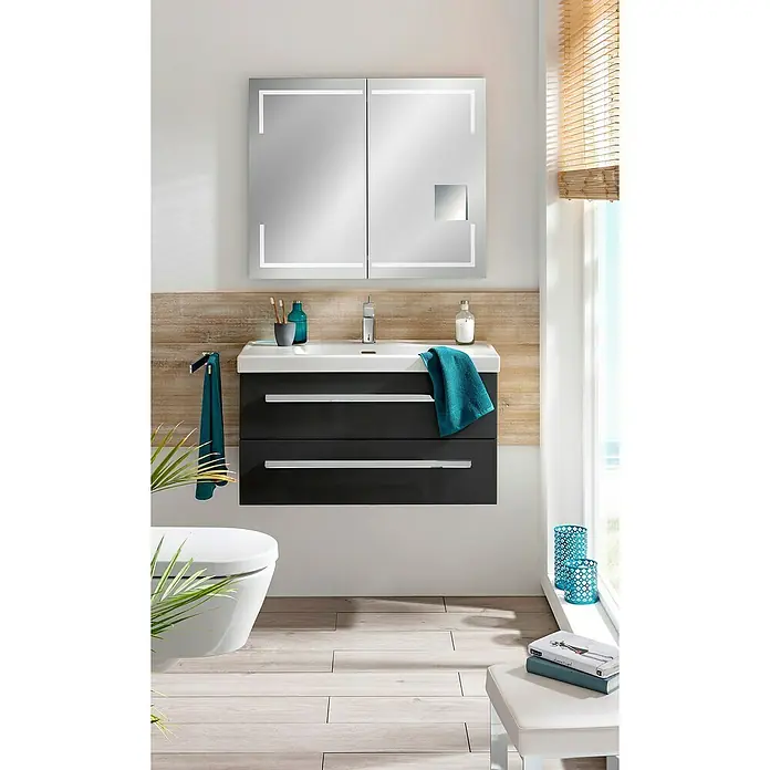 Lanzet K1 Badmöbel-Set K19G2 - 89,2 cm, Grafit - Modernes Badezimmer mit beleuchtetem Spiegelschrank, schwarzem Waschtischunterschrank und Holzakzenten für ein stilvolles Ambiente.