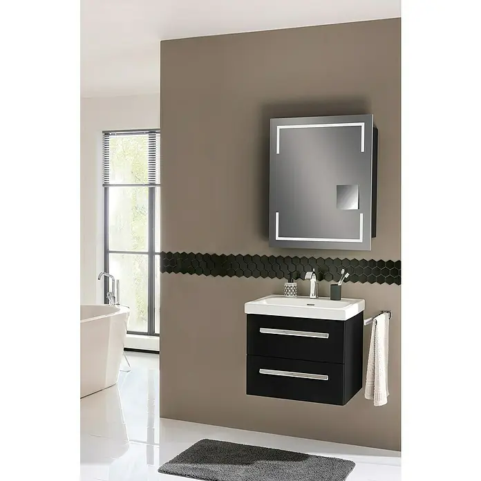 Lanzet K1 Badmöbel-Set K16G2L - Gesamtbreite Badmöbel: 59,2 cm, Grafit, Glänzend, DIN Anschlag: Links - Elegantes Badezimmer-Interieur mit modernem Waschtischunterschrank in Schwarz und einem beleuchteten Spiegelschrank. Eine stilvolle Badematte rundet das Bild ab.