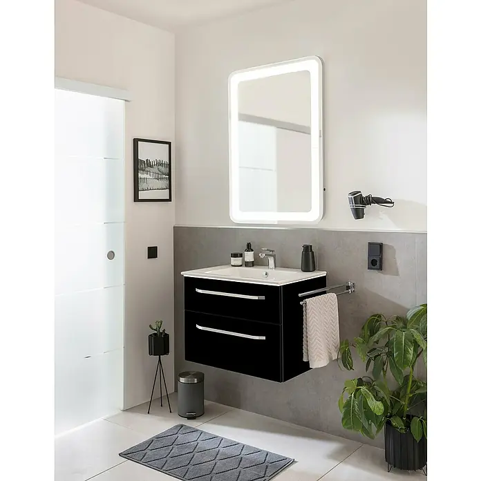 Camargue Star Badmöbel-Set ST11RS - Gesamtbreite Badmöbel: 71 cm, Schwarz, Matt, 3 -tlg. - Elegantes Badezimmer mit einem modernen, hängenden Waschtisch in Schwarz und einem beleuchteten Spiegel, der das stilvolle Design hervorhebt.