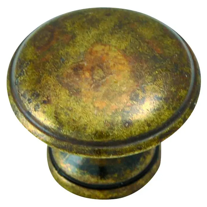 Nesu Pomo para muebles 264 - Tipo de tirador del mueble: Botón, Ø x Al: 29 x 28 mm, Acero - Primer plano de un tirador de armario redondo y dorado con aspecto envejecido y oxidado, ideal para muebles.