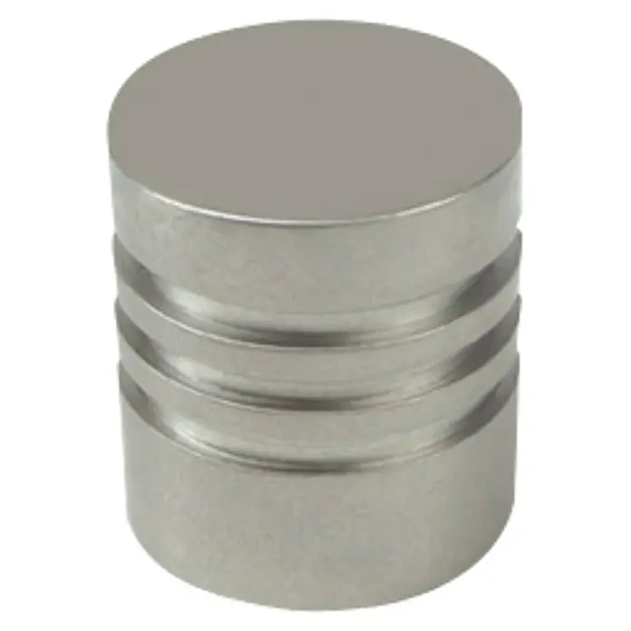 Nesu Pomo para muebles 20202 - Tipo de tirador del mueble: Botón, Ø x Al: 20 x 23 mm, Acero, Níquel - Primer plano de un moderno pomo de mueble en tono plateado con un diseño acanalado, ideal para armarios y cajones.