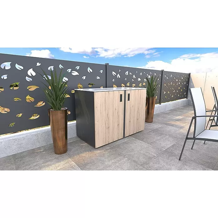 Bellano Living Outdoorküchen-Modul Doppelschrank - Eiche, B x T x H: 126,8 x 63,4 x 93,5 cm - Outdoor-Schrank mit hellen Holzoptik-Türen, dunkelgrauem Rahmen und heller Arbeitsplatte auf einer gefliesten Terrasse.