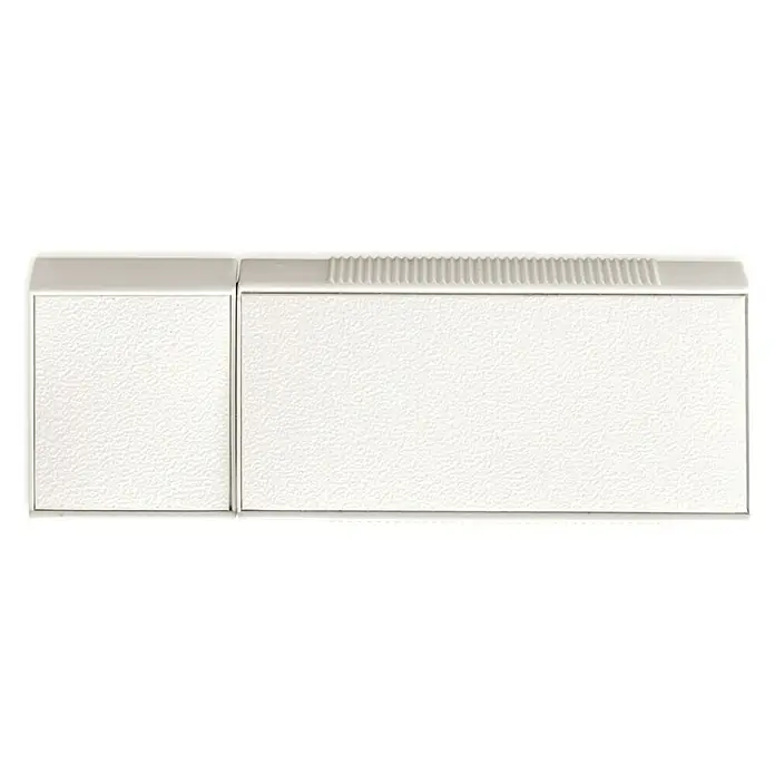 Inofix Pestillo deslizante 3022-2 - Puertas para cuartos de baño, Blanco - Primer plano de un convector de radiador blanco con paneles texturizados y ranuras de ventilación en la parte superior.