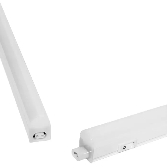 Osram LED-Lichtleiste Switch Batten - L x B x H: 31,3 x 2,2 x 3 cm, Lichtfarbe: Warmweiß, 4 W - Nahaufnahme einer weißen LED-Leuchte mit Schalter und Anschlussmöglichkeiten für eine einfache Installation und vielseitige Beleuchtung.