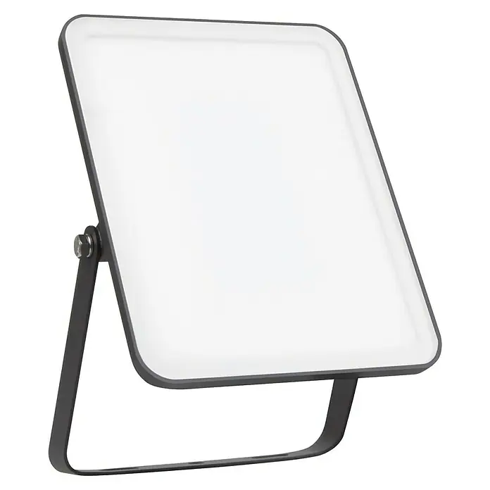 Ledvance Essential LED-Strahler - 30 W, 2.850 lm, 4.000 K, L x B x H: 186 x 128 x 28 mm, IP65 - Nahaufnahme eines LED-Strahlers mit schwarzem Gehäuse und hellem, rechteckigem Leuchtfeld. Ideal für Außenbereiche.